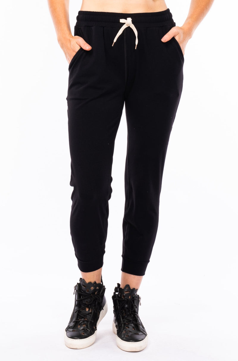 women's limitless jogger - black