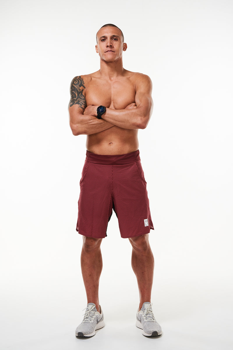 Men's Nantucket Reflect Arvo Shorts. Red diamond print shorts with 9.5 inseam. Unlined workout shorts.